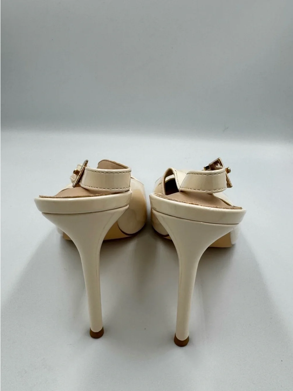 Nude Patent Leather Pointed Toe Slingback Stilettos Size 10 - Good Condition